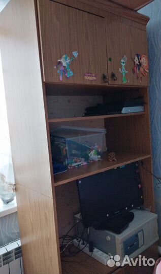 Шкаф с полками