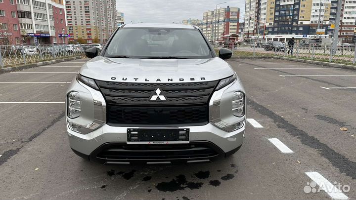 Mitsubishi Outlander 2.5 CVT, 2022, 3 700 км