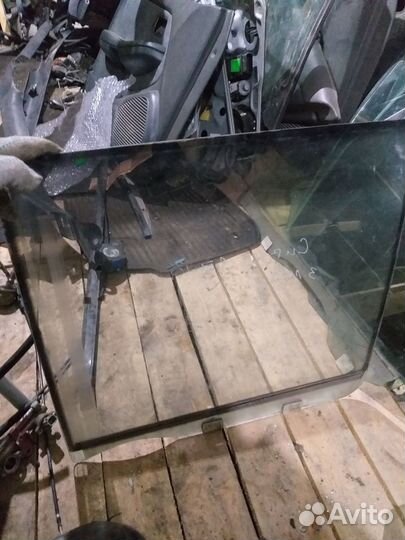 Стекло заднее левое Nissan Cube z10