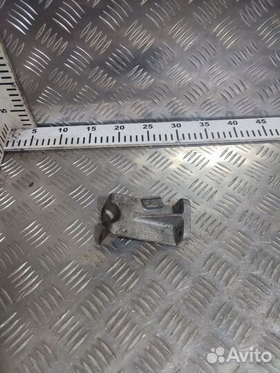 Кронштейн Scania 1423913