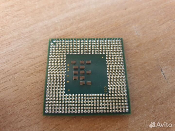 Intel Pentium M 725. SL7EG