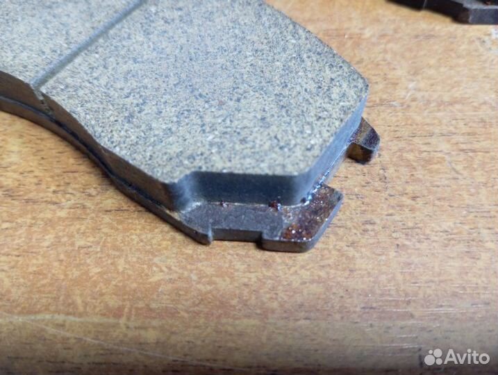 Колодки тормозные передние Mitsubishi Lancer