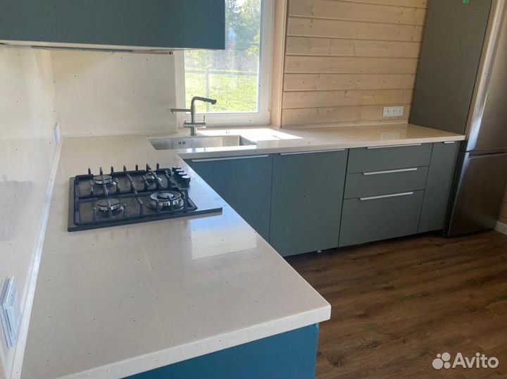 Столешница из кварцевого агломерата камня