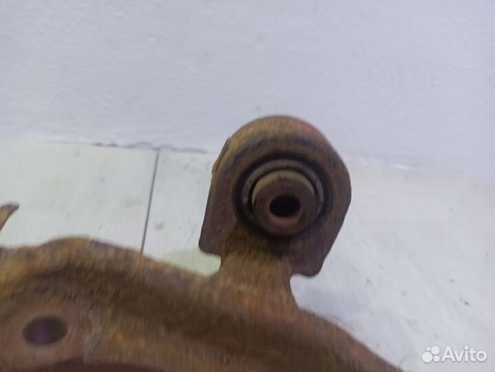 Кулак задний правый Ниссан