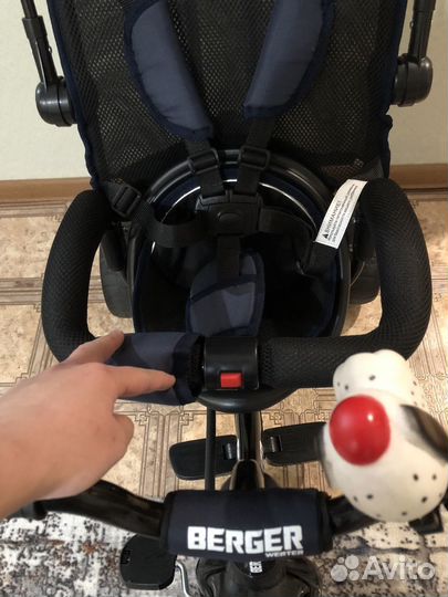 Трехколесный велосипед с ручкой