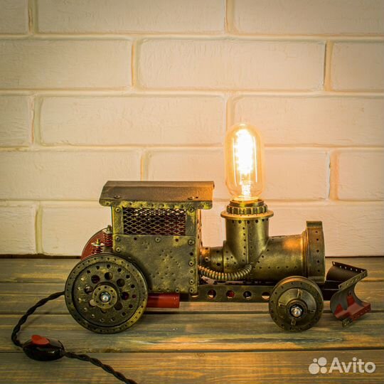 Декоративный настольный светильник