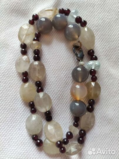 Бусы из натуральных камней