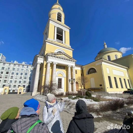 Экскурсовод и гид-переводчик (англ) по Москве