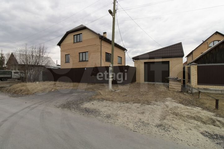 Дом 187 м² на участке 9,1 сот.