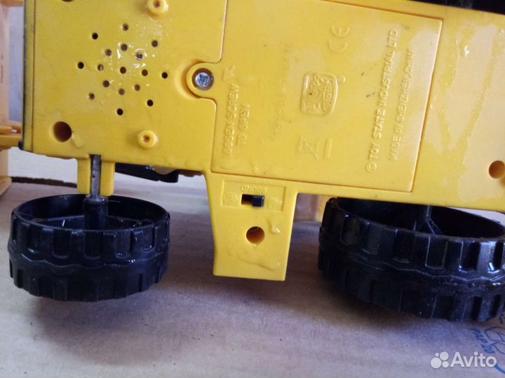 Экскаватор Cat на пульте управления