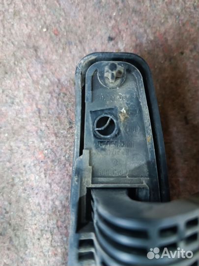 Ручка задняя левая renault sandero