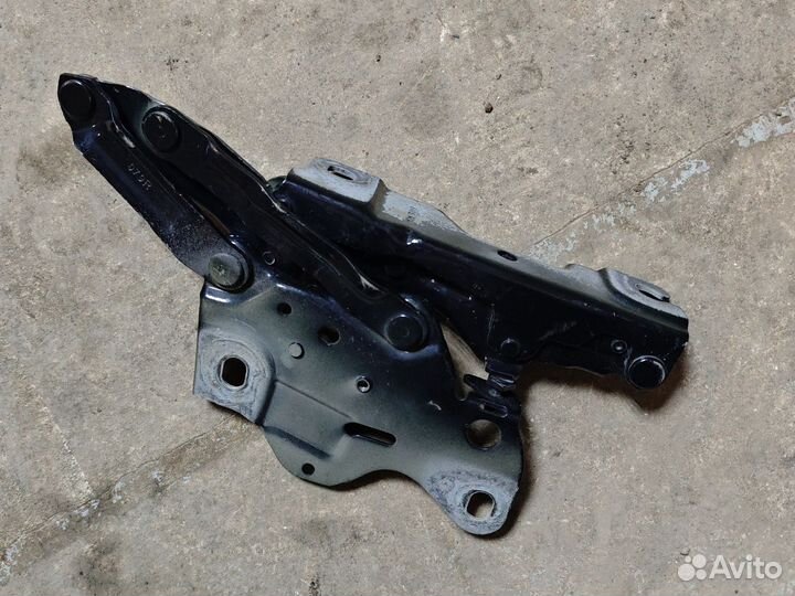 Петля капота правая BMW g05