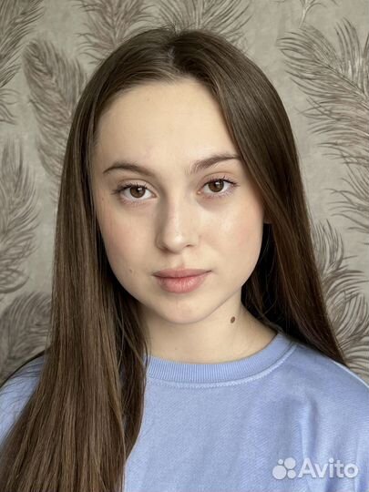 Модель на брови