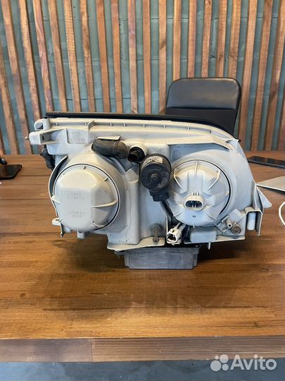 Фары передние Lexus LS400