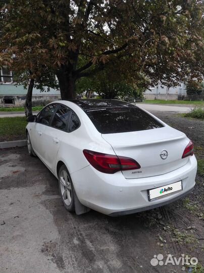 Opel Astra 1.6 МТ, 2012, 200 000 км