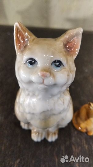 Фарфоровая статуэтка кошка с котенком