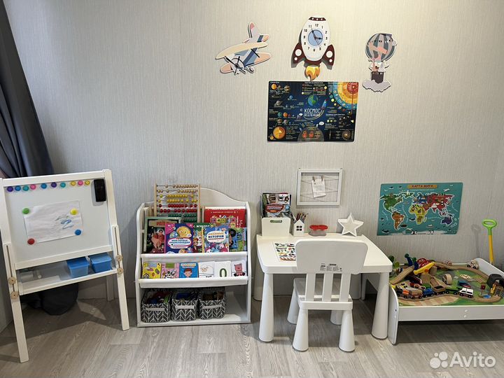 Напольная полка монтессори для книг