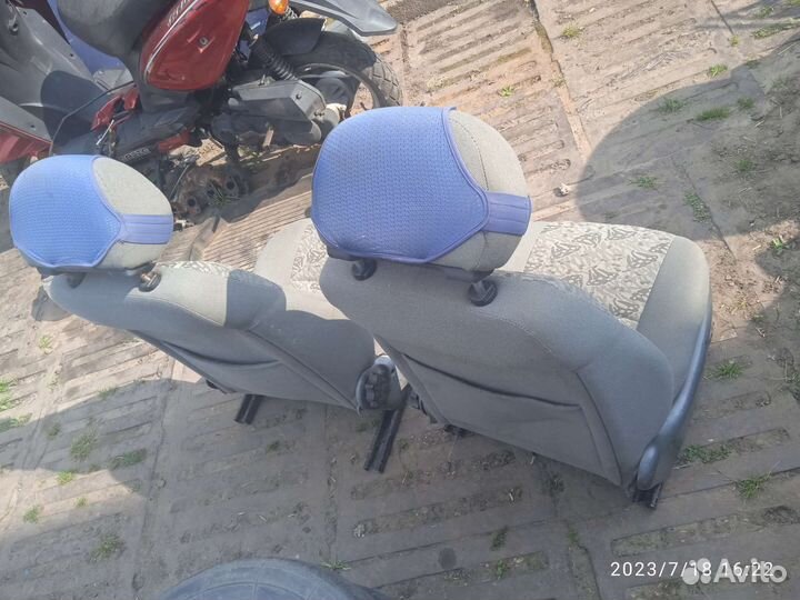 Передние сиденья на калину