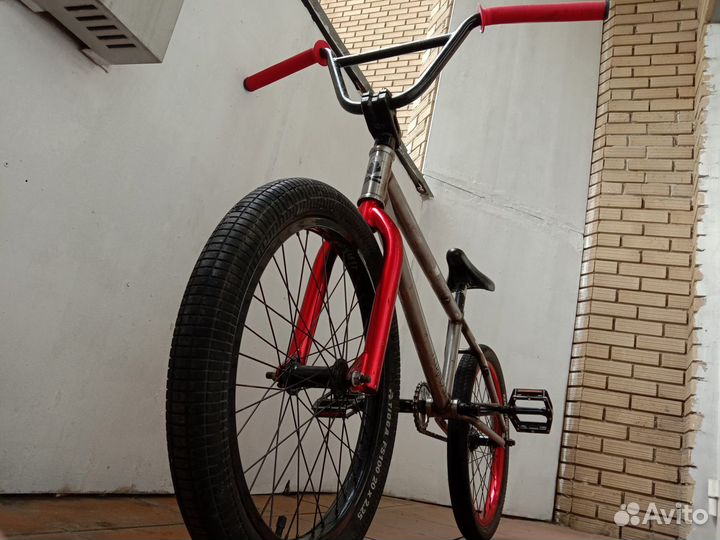 Трюковой велосипед BMX