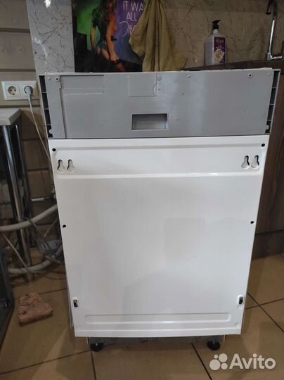 Узкая посудомоечная машина Занусси (встраиваемая)