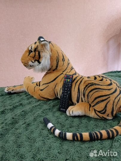 Большая игрушка тигр
