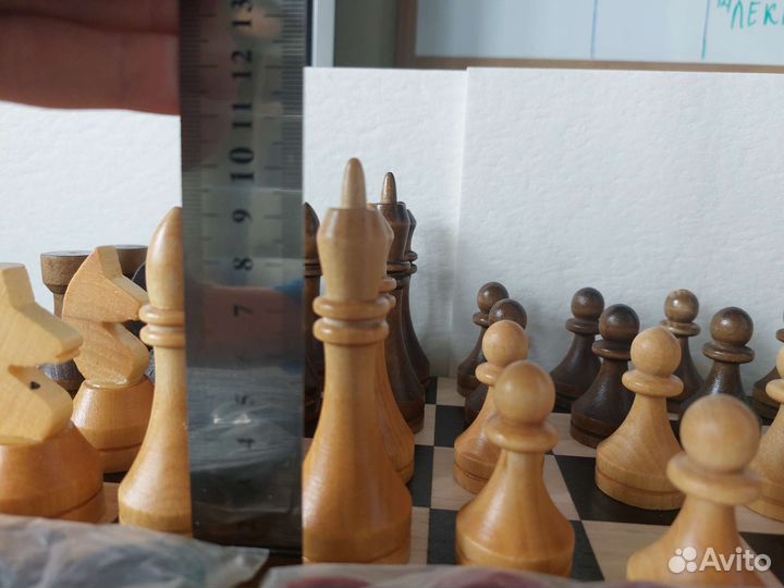 Шахматные фигуры и шашки нарды