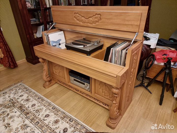 Тумба для проигрывателя виниловых пластинок