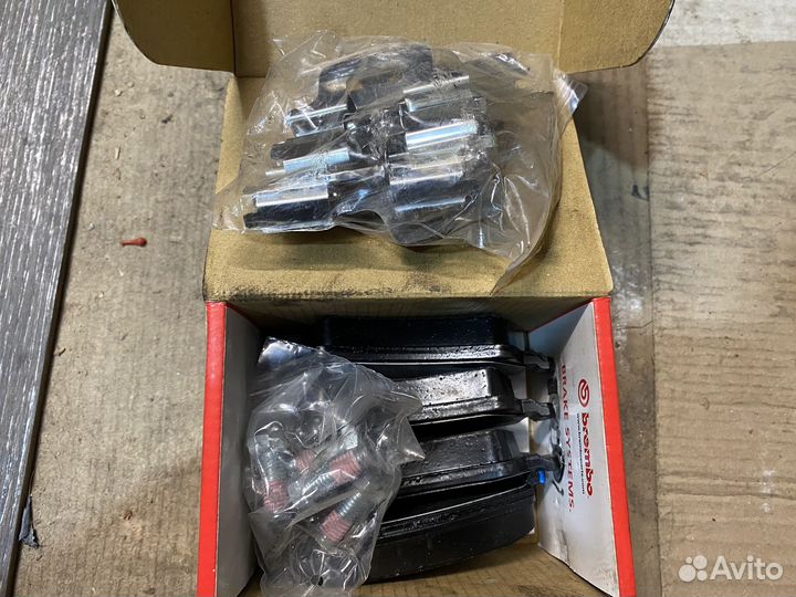 Тормозные колодки зад Brembo