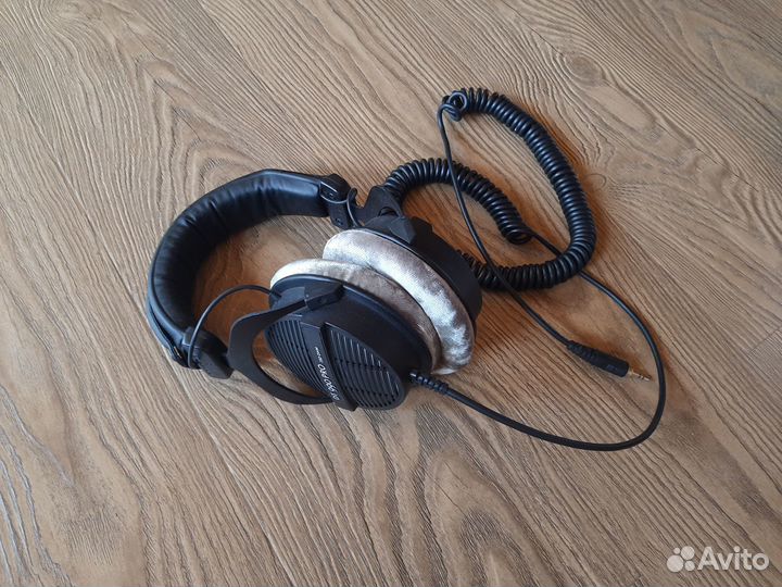 Наушники Beyerdynamic DT 990 Pro студийные