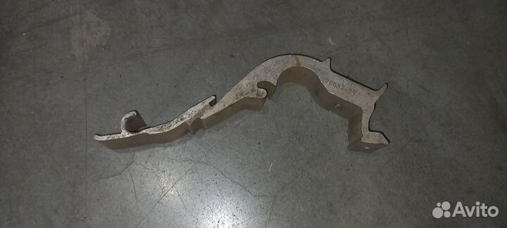 Держатель брызговика Volvo