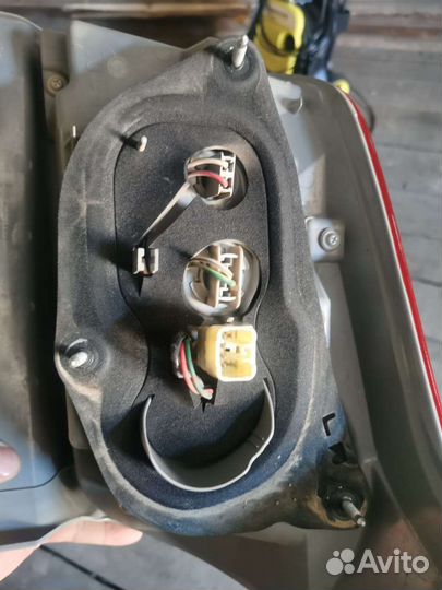 Задний фонарь тойта филдер