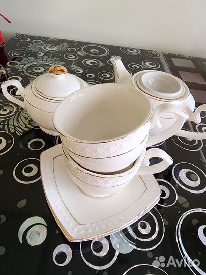 Фарфоровый чайный набор