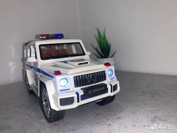 Модель Машинки Мерседес Гелентваген 1:24 дпс фсб