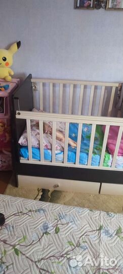 Детская кроватка с маятником