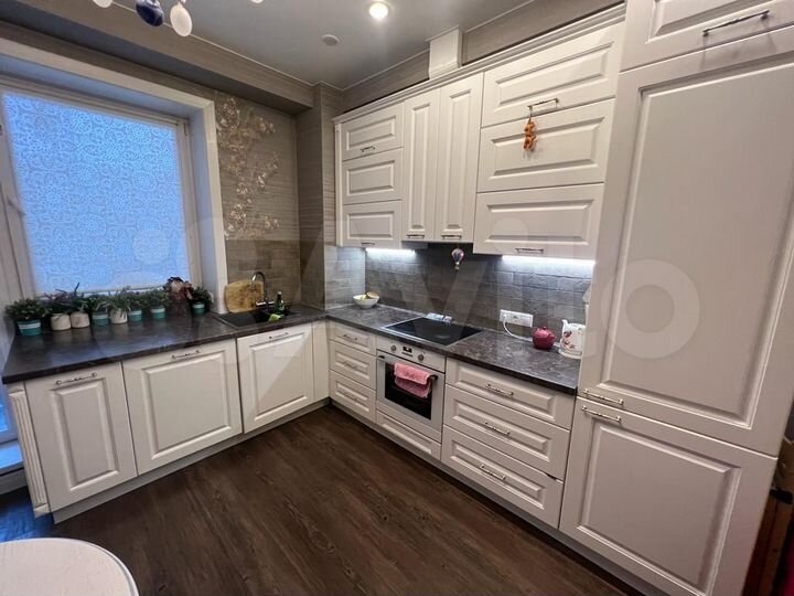 2-к. квартира, 72 м², 8/9 эт.