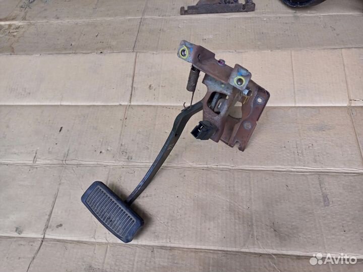 Педаль тормоза Hyundai Getz АКПП