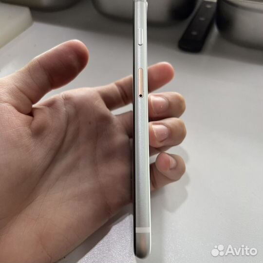 iPhone SE, 128 ГБ