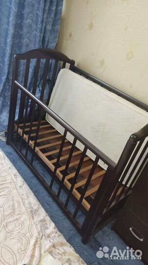 Детская кроватка, пеленальная доска, переноска