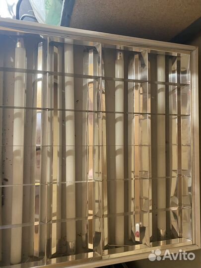 Светильник потолочный встраиваемый люминесцентный