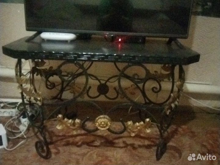 Кованый стол ручной работы