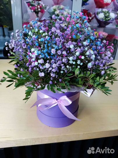 Букет из цветной гипсофилы в шляпной коробке. Дост