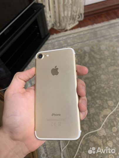 Телефон iPhone 7