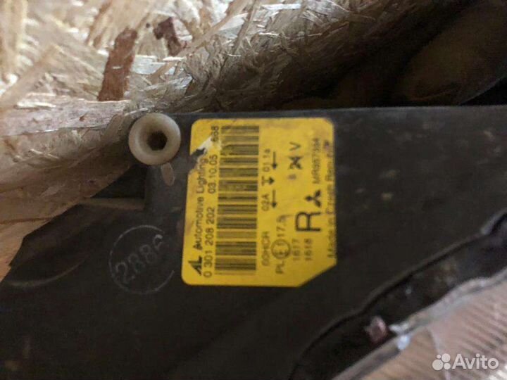 Правая фара на Mitsubishi Colt оригинал