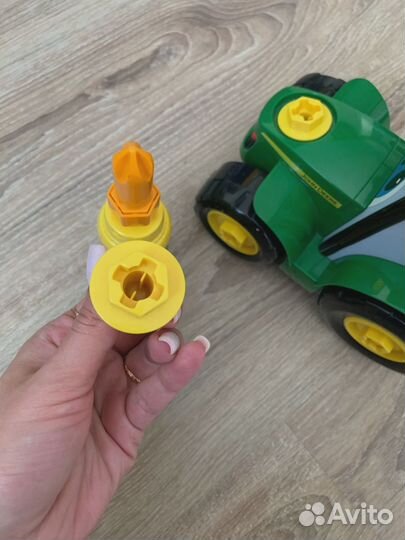 Трактор с шуруповертом, игрушка