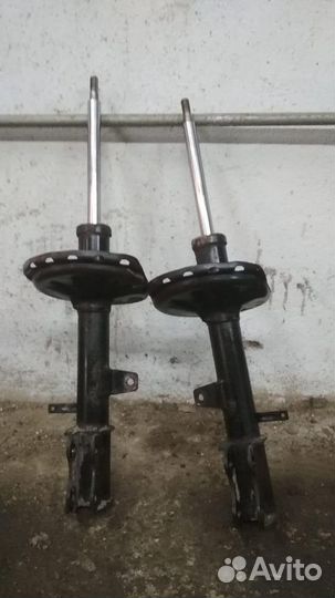 Две стойки Toyota Highlander