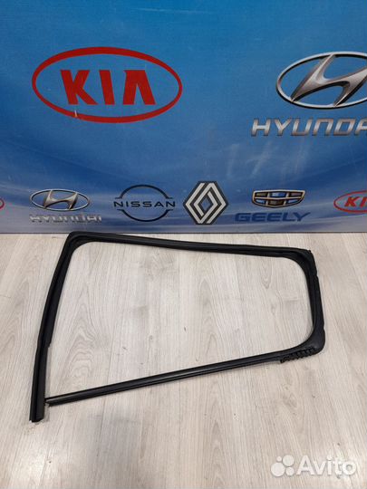 Уплотнитель зад проема стекла двери Renault sander