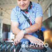 Ди Джей с оборудованием: звук, свет