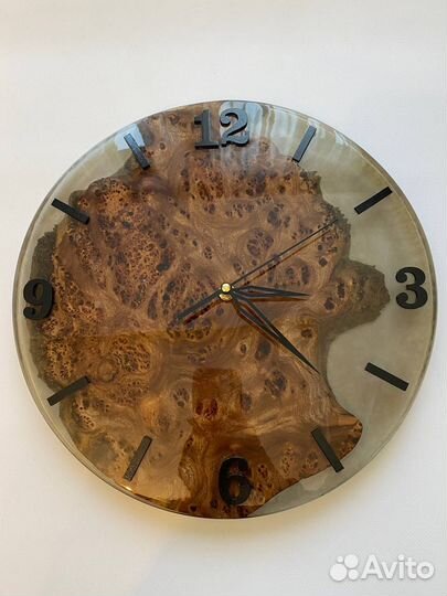 Часы настенные из эпоксидной смолы и дерева