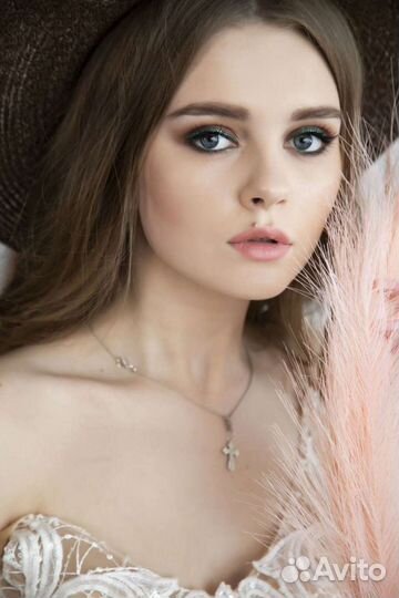 Причёски и макияж