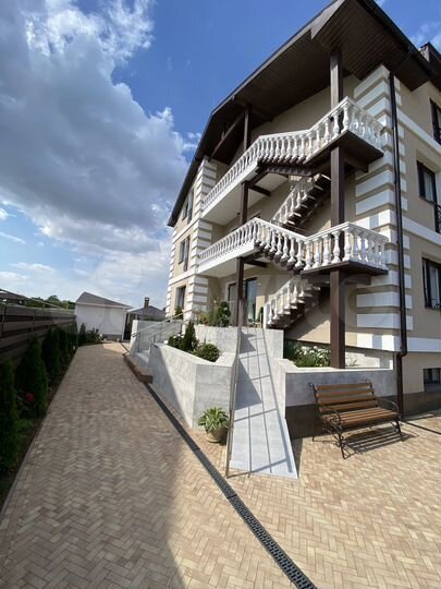 Комната 30 м² в 9-к., 2/3 эт.